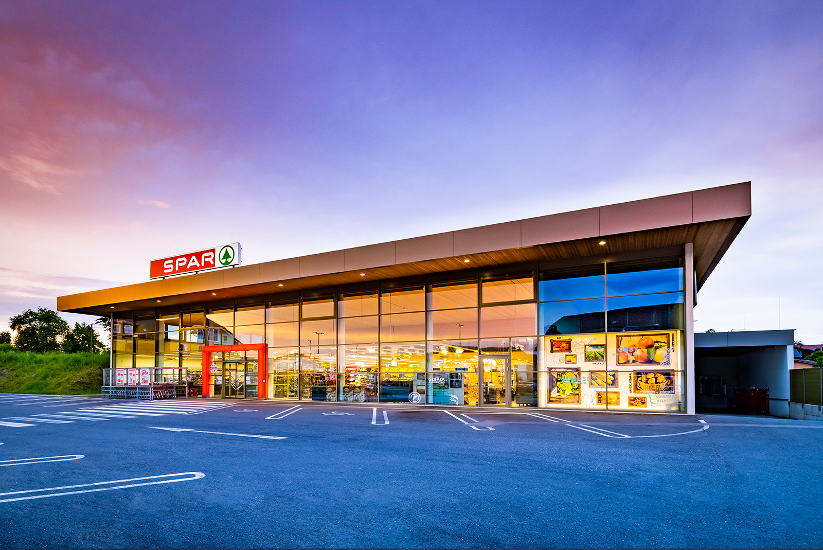 Sparmarkt in Ostermiething von Jürgen MATZER Architekten